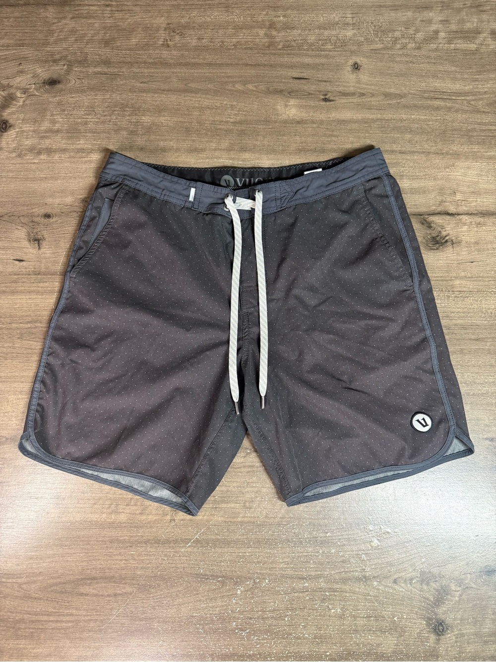 Vuori Cruise Boardshorts Mens 32 Gray V314 VCycled 4 Way Stretch Swim Shorts
